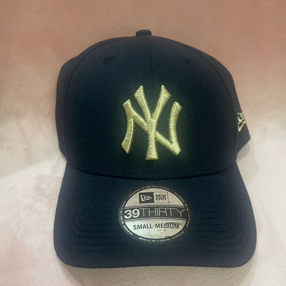 🧢✨New Era 🗽New York Yankees⚾️ 39Thirty Stretch Fit Hat NWT size small/medium✨